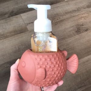 BATH & body works Ceramic fish shaped soap dish